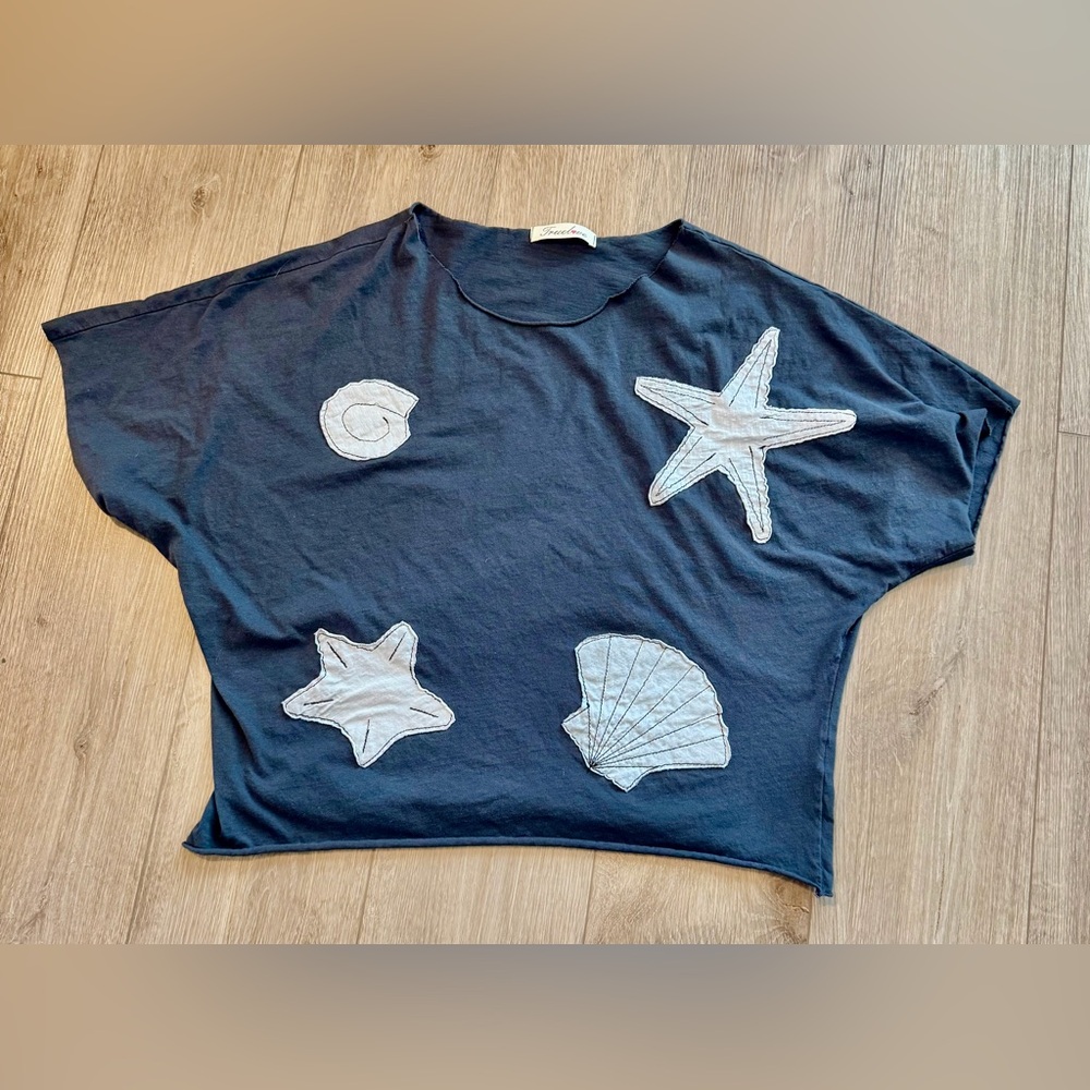 Gray boxy round neck T-Shirt with Sea Shell Patches